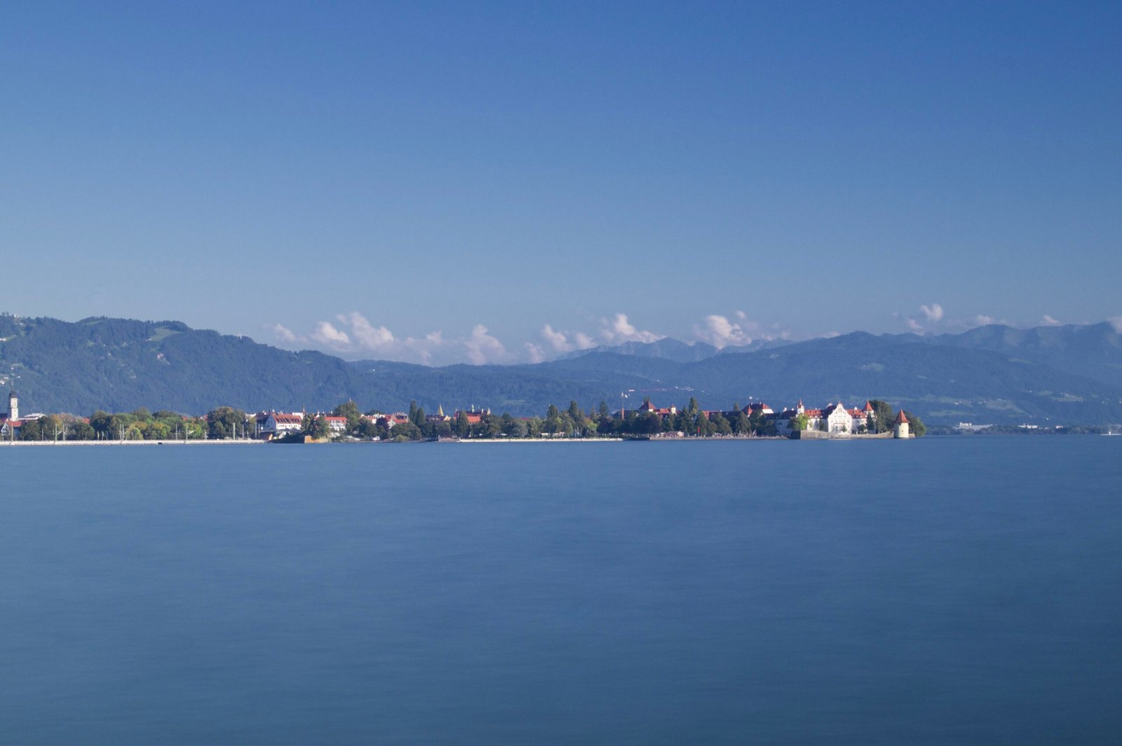 Lindau vor der Bergkette